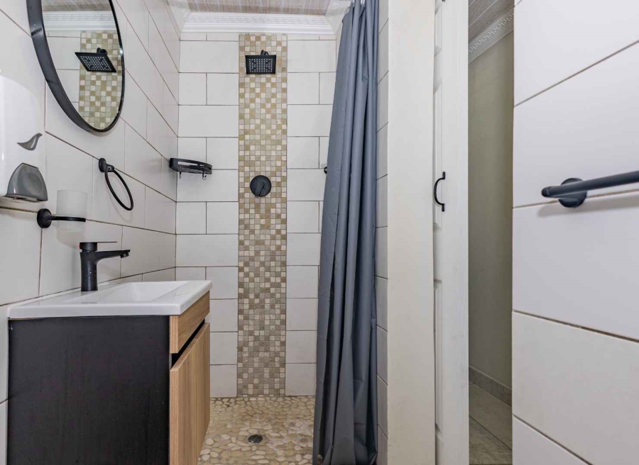 To Let 1 Bedroom Property for Rent in Oakdale Western Cape
